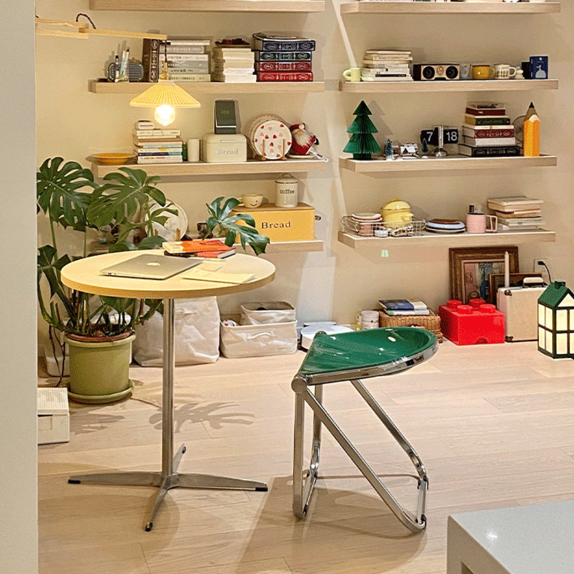 Retro Round Dining Table