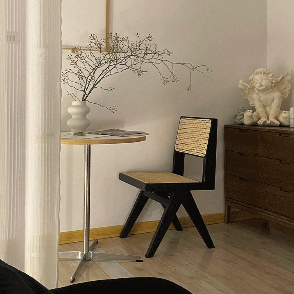Retro Round Dining Table